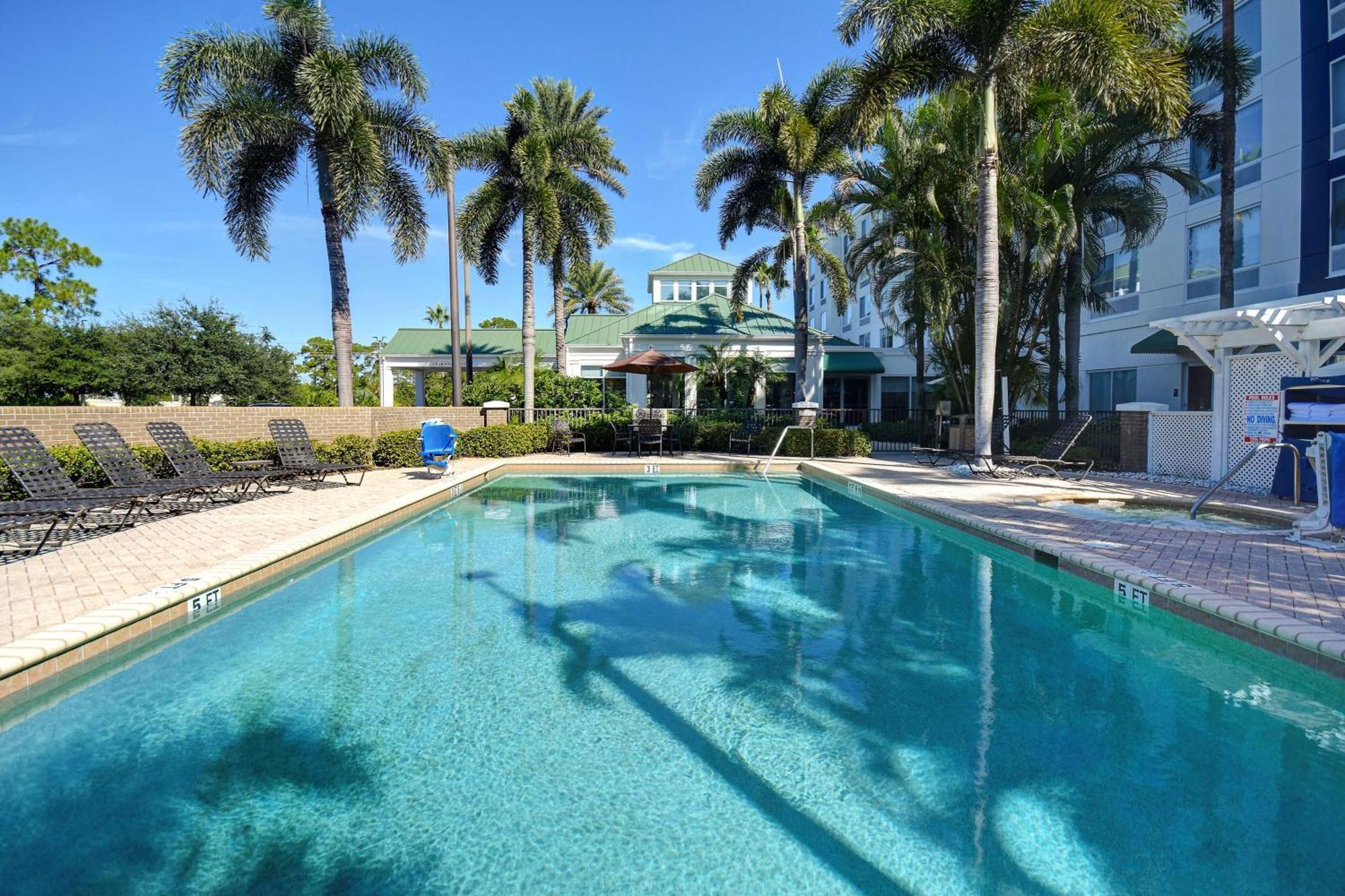 Hilton Garden Inn Fort Myers Exterior foto
